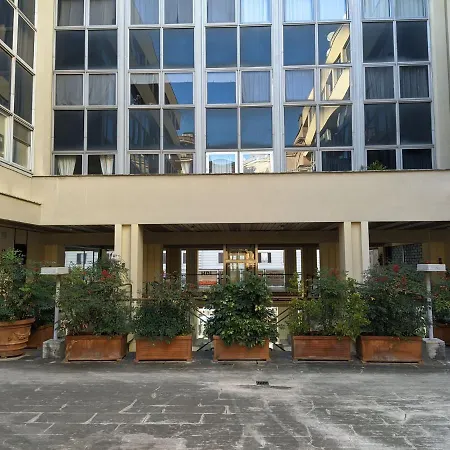Nice In Near San Giovanni Train Station Appartamento